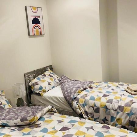 Green Lantern, Private En-Suite Double Bedroom Aveley Bagian luar foto