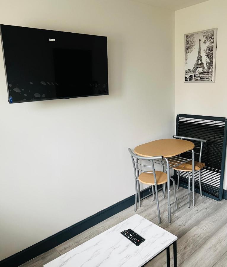 Green Lantern, Private En-Suite Double Bedroom Aveley Bagian luar foto