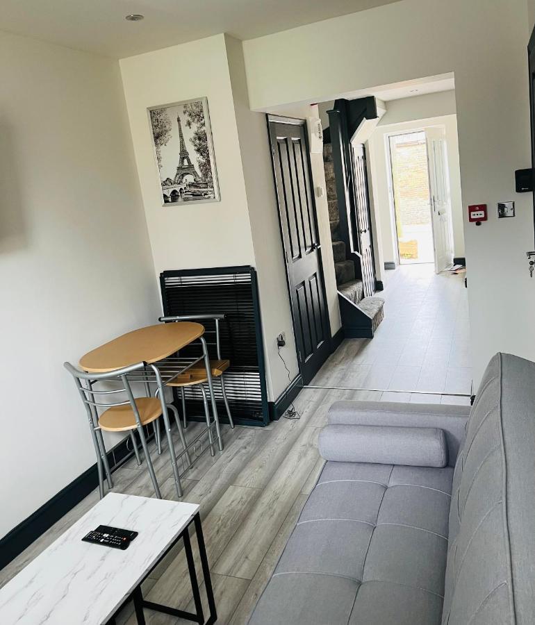 Green Lantern, Private En-Suite Double Bedroom Aveley Bagian luar foto