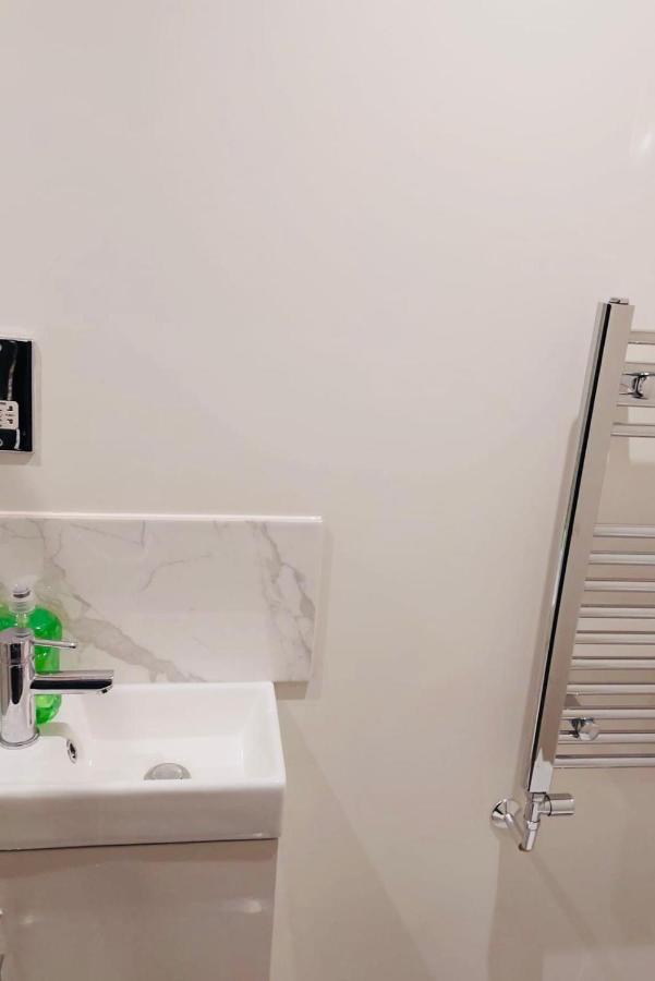 Green Lantern, Private En-Suite Double Bedroom Aveley Bagian luar foto